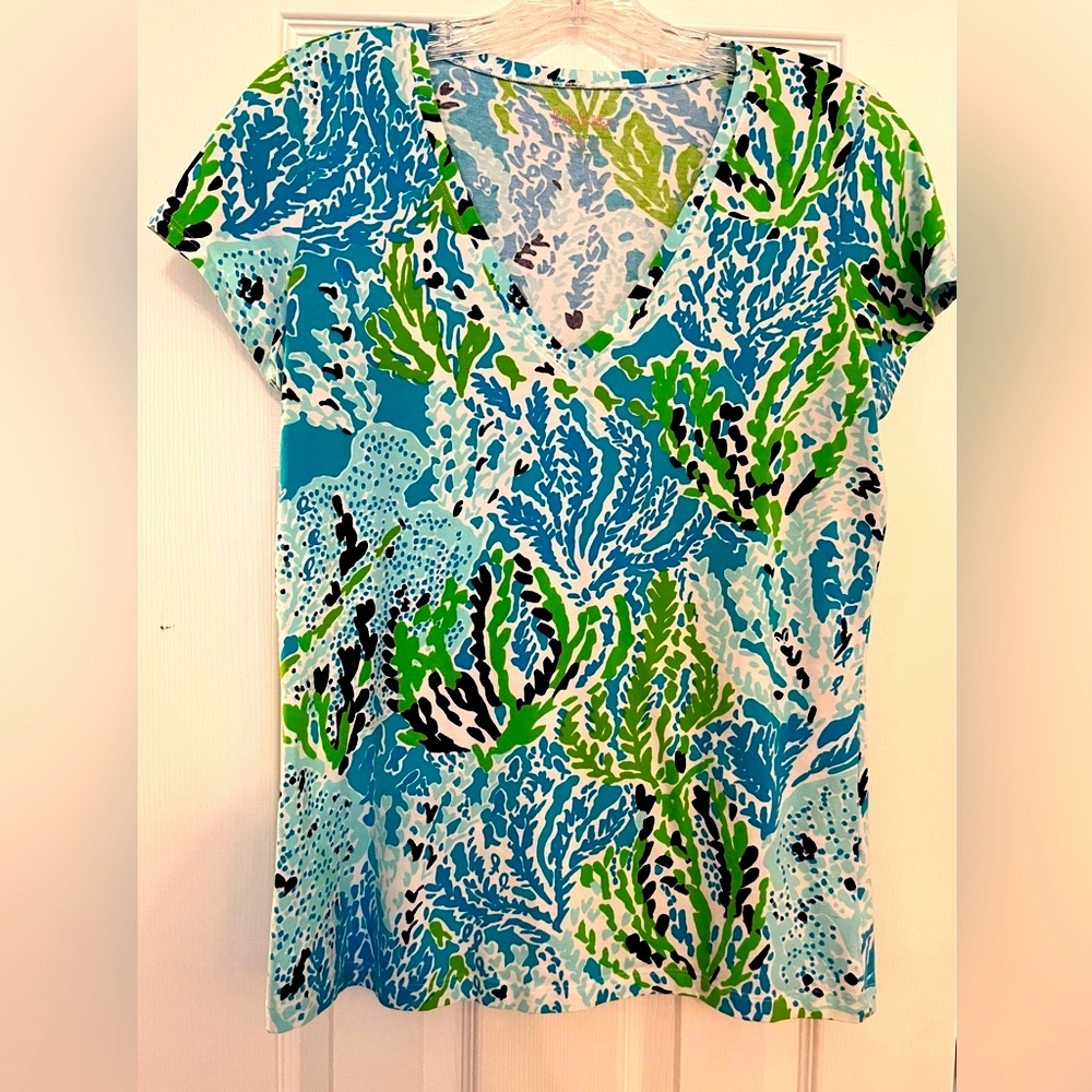 SOLD. EUC Lilly Pulitzer Sz Med Michele Top Let's Cha Cha T-Shirt V-Neck Blouse